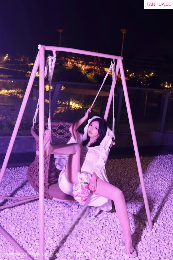   [XiuRen]高清写真图 2024.10.31 No.9376 小薯条nienie 丝袜美腿第28张图片